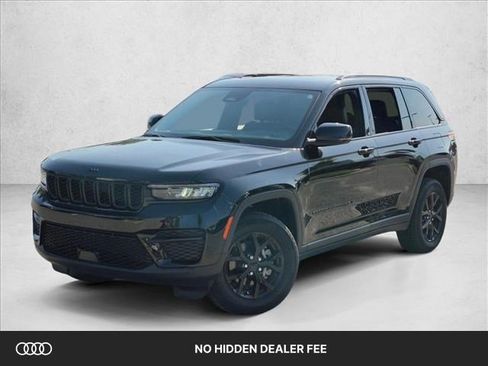 Used 2025 Jeep Grand Cherokee Altitude RWD image 1
