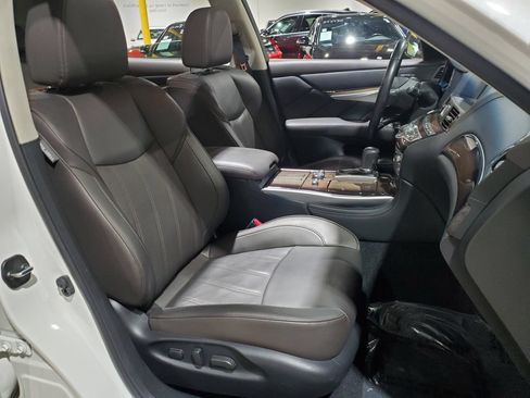 Used 2018 INFINITI Q70 L 3.7 w/ Sensory Package AWD/4WD image 31