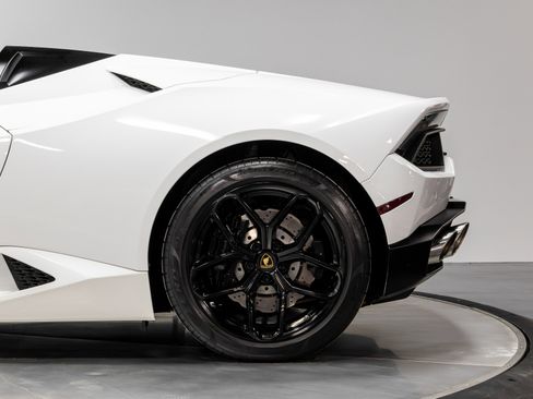 Used 2019 Lamborghini Huracan LP 580-2 RWD image 28