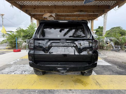 Used 2016 Toyota 4Runner SR5 RWD image 4