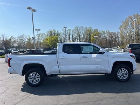Used 2025 Toyota Tacoma SR5 image 4