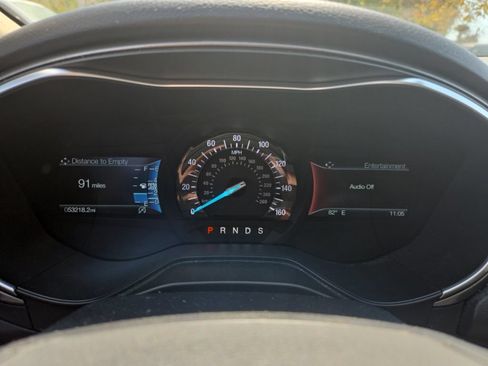 Used 2019 Ford Fusion SE FWD image 12