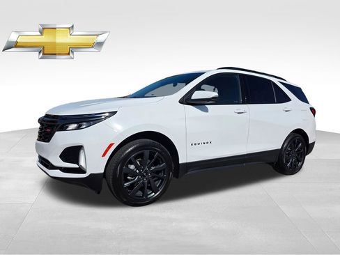 Used 2023 Chevrolet Equinox RS image 2