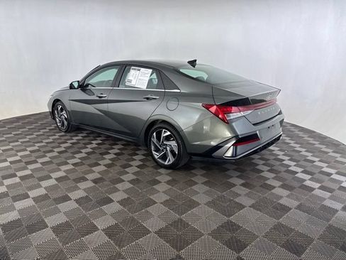 Used 2024 Hyundai Elantra Limited FWD image 7