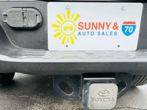 Used 2017 Toyota Tacoma TRD Sport image 26