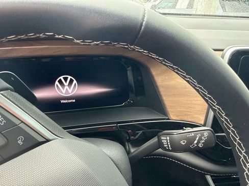 Used 2024 Volkswagen Atlas SE FWD image 19