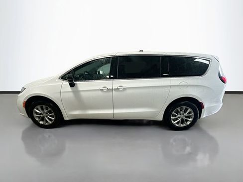 New 2026 Chrysler Pacifica Select AWD/4WD image 9