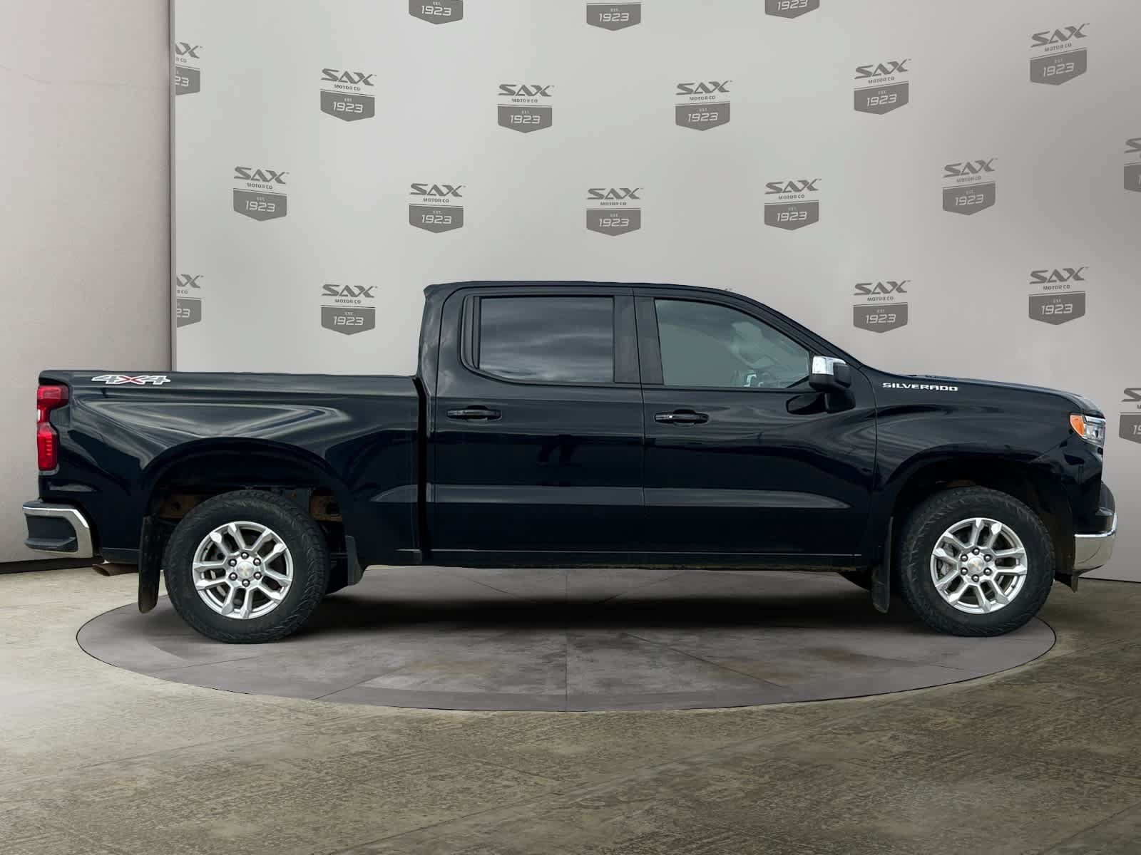 Used 2022 Chevrolet Silverado 1500 LT w/ Convenience Package II AWD/4WD image 6