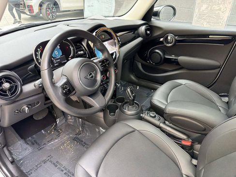 Used 2024 MINI Cooper 4-Door Hardtop FWD image 12