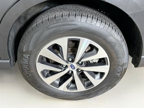 Used 2025 Subaru Outback Premium image 11