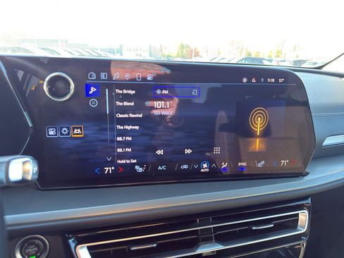 Certified 2025 Chevrolet Traverse LT image 18