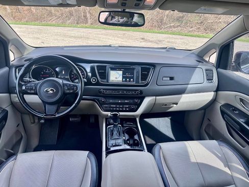 Used 2015 Kia Sedona SX image 25