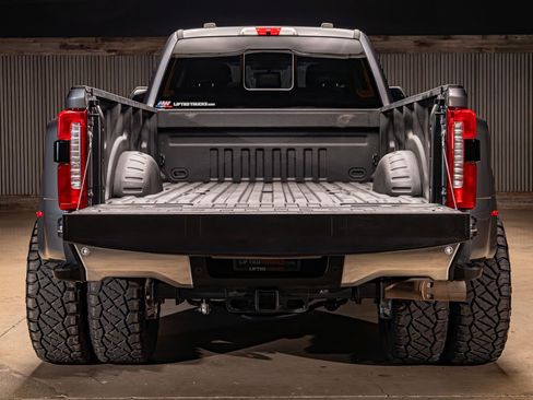 Used 2024 Ford F450 Lariat w/ FX4 Off-Road Package image 9