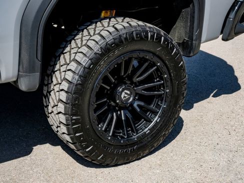 Used 2024 GMC Sierra 2500 AT4X image 64