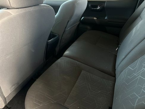 Used 2017 Toyota Tacoma TRD Off-Road image 11