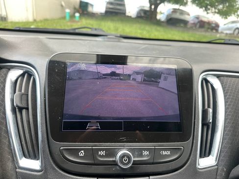 Used 2021 Chevrolet Malibu LT FWD image 44