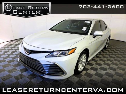 Used 2022 Toyota Camry LE image 1