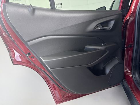 Used 2024 Chevrolet Trax LS w/ LS Convenience Package FWD image 25