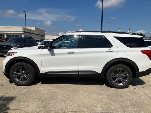 Certified 2024 Ford Explorer XLT w/ Equipment Group 202A AWD/4WD image 2