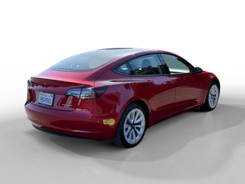 Used 2022 Tesla Model 3 Long Range AWD/4WD image 5