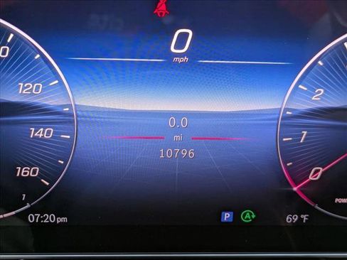 Used 2025 Mercedes-Benz GLC 300 image 14