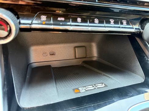 Used 2024 Chevrolet Traverse Z71 w/ LPO, Floor Liner Package AWD/4WD image 18