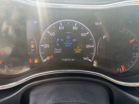 Used 2018 Jeep Grand Cherokee Altitude AWD/4WD image 17