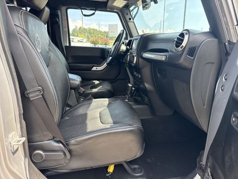 Used 2013 Jeep Wrangler Unlimited Sport AWD/4WD image 13