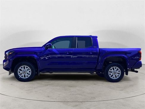 Certified 2025 Toyota Tacoma SR5 image 2