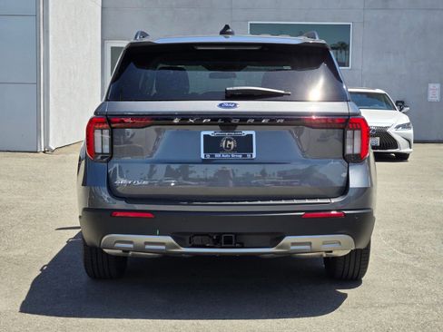 Certified 2025 Ford Explorer Active w/ Active Comfort Package RWD image 5