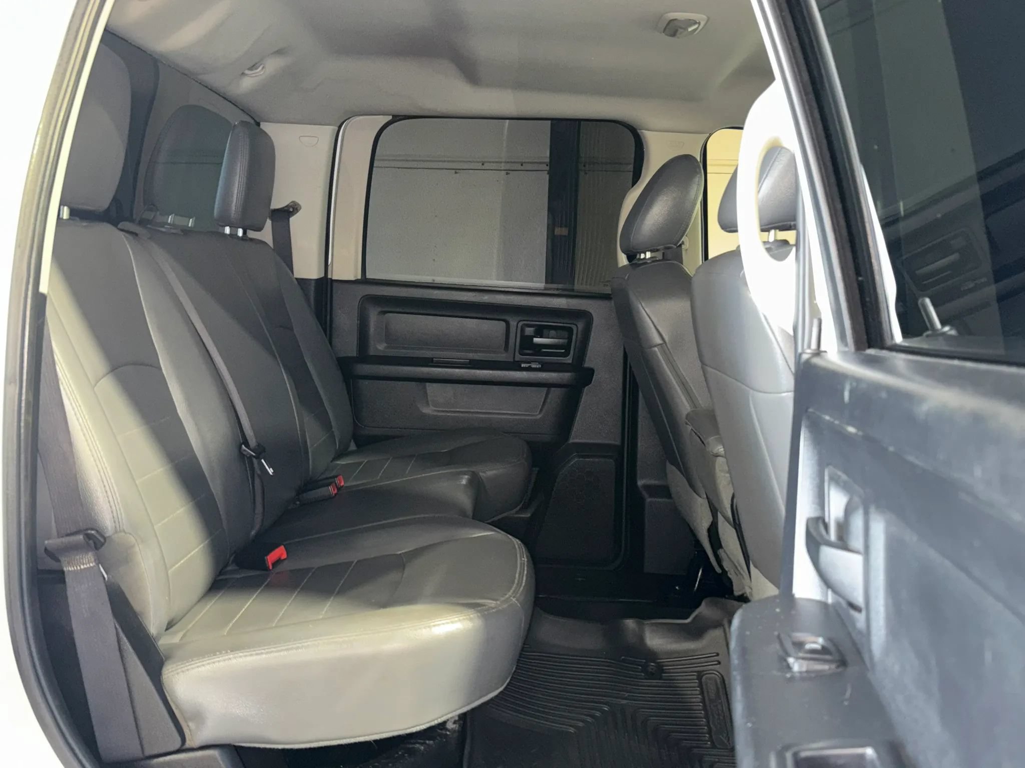 Used 2015 RAM 3500 Tradesman RWD image 15