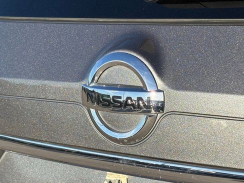 Used 2017 Nissan Rogue SV image 8