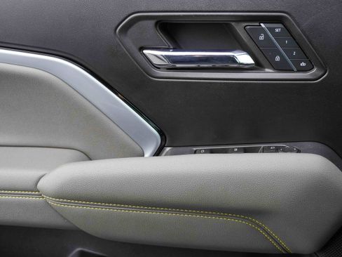 Used 2023 Chevrolet Colorado ZR2 w/ ZR2 Convenience Package III image 15