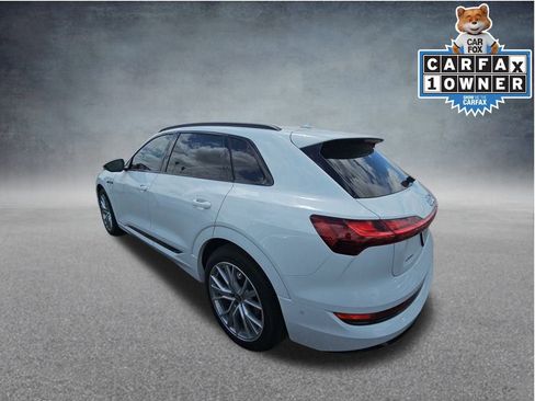 Used 2021 Audi e-tron Prestige w/ Prestige Package image 31