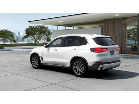 New 2026 BMW X5 xDrive40i w/ Climate Comfort Package AWD/4WD image 2