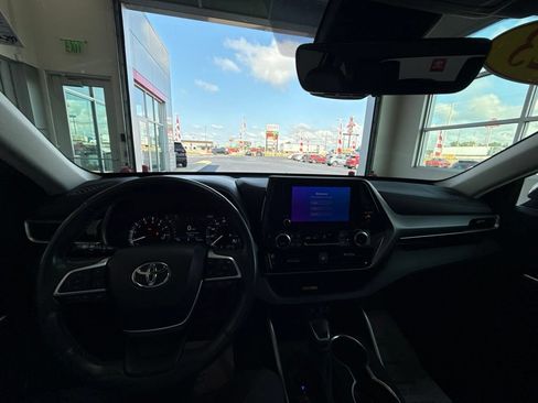 Used 2023 Toyota Highlander XLE FWD image 26
