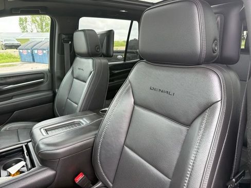Used 2021 GMC Yukon Denali w/ Denali Premium Package AWD/4WD image 8