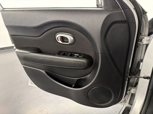 Used 2015 Kia Soul FWD image 22