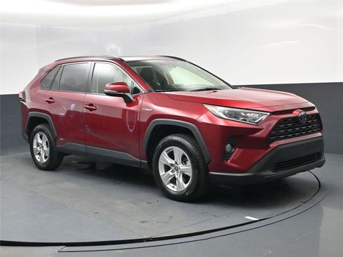 Used 2020 Toyota RAV4 XLE w/ Convenience Package image 18