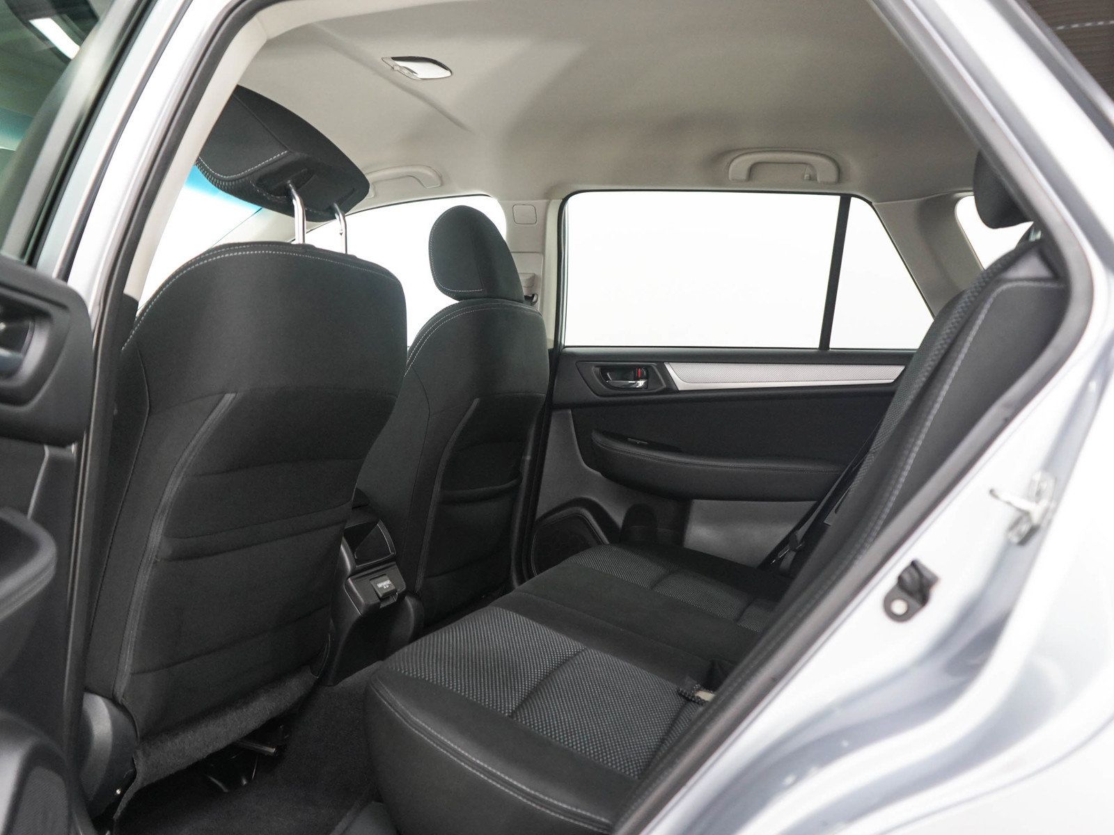 Used 2018 Subaru Outback 2.5i Premium AWD/4WD image 17