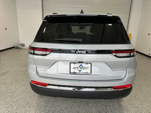 New 2025 Jeep Grand Cherokee Laredo w/ Luxury Tech Group I image 25