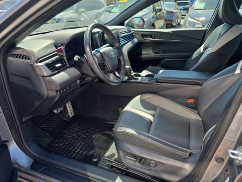 Used 2025 Toyota Camry SE FWD image 2