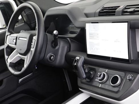 Certified 2025 Land Rover Defender 110 X-Dynamic SE AWD/4WD image 22