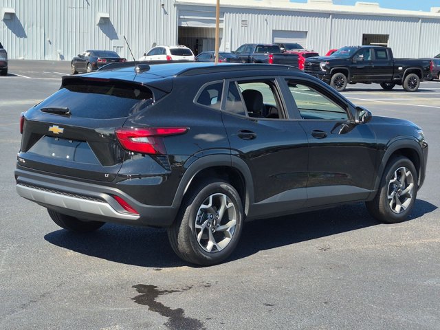 Used 2025 Chevrolet Trax LT FWD image 5