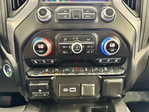 Used 2020 GMC Sierra 2500 SLT w/ SLT Premium Plus Package AWD/4WD image 29