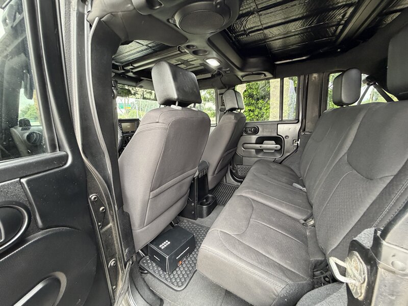 Used 2007 Jeep Wrangler Unlimited Sahara w/ Dual Top Group AWD/4WD image 12
