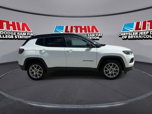 Used 2025 Jeep Compass Limited AWD/4WD image 9