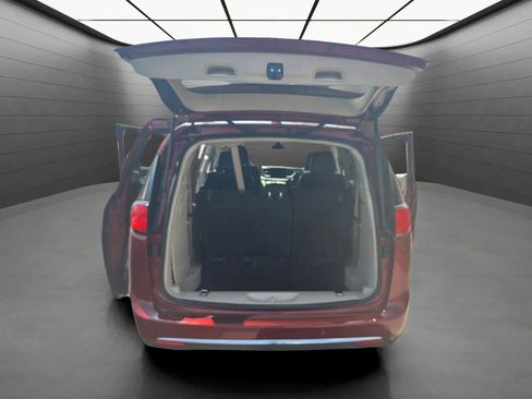 Used 2017 Chrysler Pacifica Limited FWD image 23