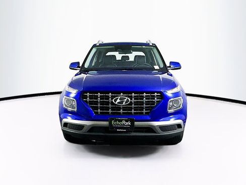 Used 2025 Hyundai Venue Limited image 2