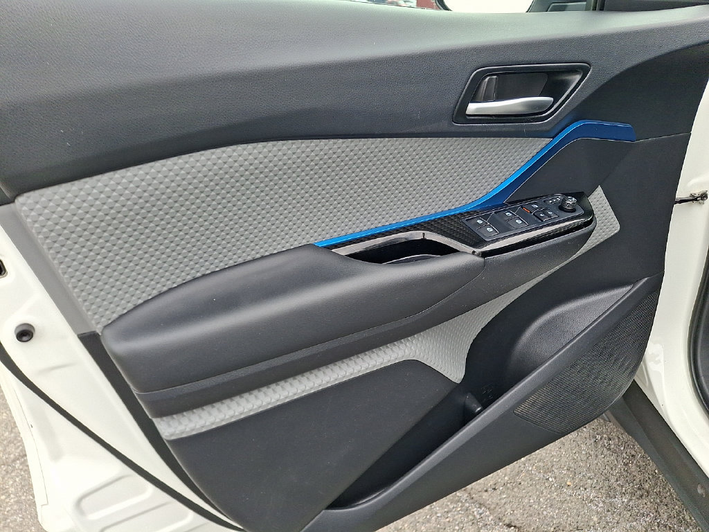 Used 2019 Toyota C-HR XLE FWD image 14